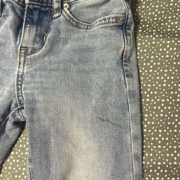 💙Old navy straight denim Jean size 5 with adjustable band inside💙 - Picture 2 of 9